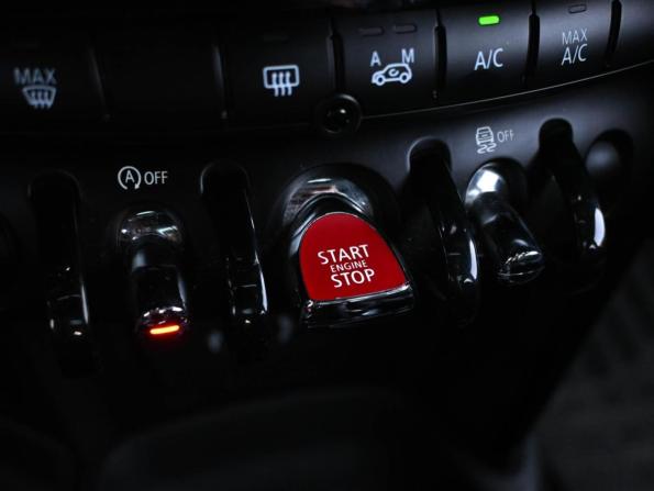 Mini Hatch III (F55/F56) с пробегом 2016 года, цена 1 959 000 рублей, 129860 км, хэтчбек, Автокод Объявления
