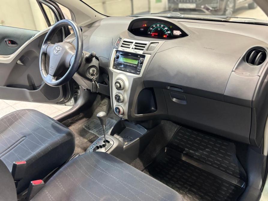 Toyota Yaris II Челябинск  - изображение 17