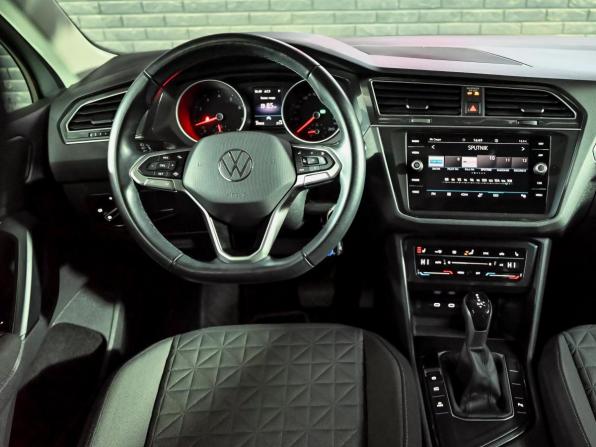 Volkswagen Tiguan II Рестайлинг с пробегом 2021 года, цена 2 785 000 рублей, 37042 км, внедорожник, Автокод Объявления