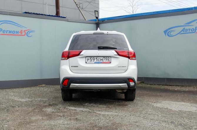 Mitsubishi Outlander III Рестайлинг 2 с пробегом 2017 года, цена 1 628 000 рублей, 190000 км, внедорожник, Автокод Объявления