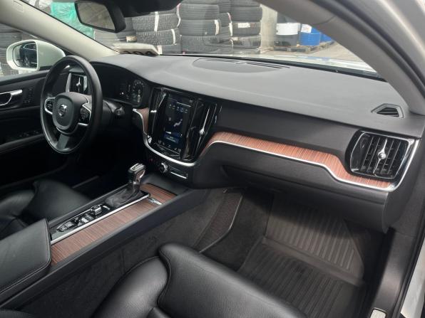 Volvo V60 Cross Country II с пробегом 2019 года, цена 3 999 000 рублей, 62000 км, универсал, Автокод Объявления