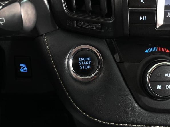 Toyota RAV4 IV (XA40) Рестайлинг с пробегом 2018 года, цена 2 478 000 рублей, 167495 км, внедорожник, Автокод Объявления