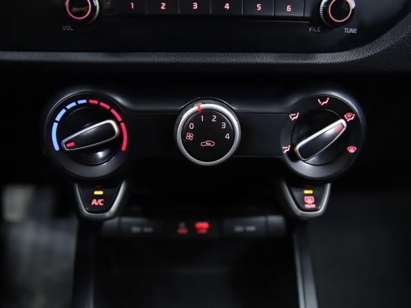 Kia Rio IV с пробегом 2018 года, цена 950 000 рублей, 296423 км, седан, Автокод Объявления