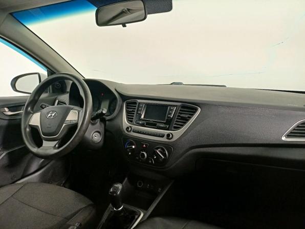 Hyundai Solaris II с пробегом 2018 года, цена 599 000 рублей, 400000 км, седан, Автокод Объявления
