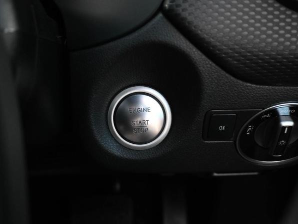Mercedes-Benz A-Класс III (W176) Рестайлинг с пробегом 2017 года, цена 1 599 000 рублей, 50169 км, хэтчбек, Автокод Объявления