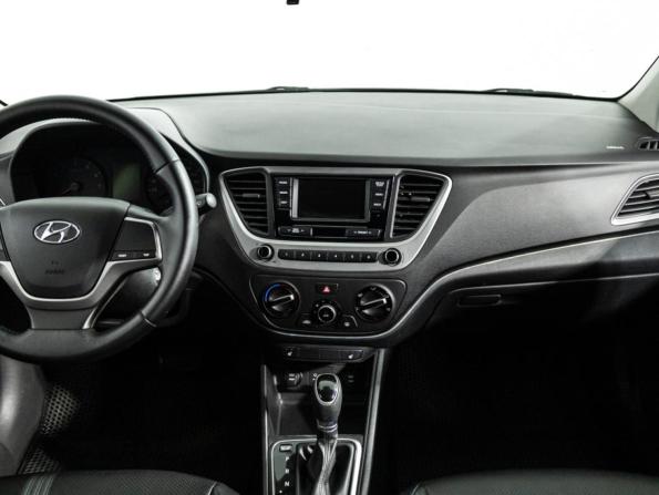 Hyundai Solaris II с пробегом 2017 года, цена 1 399 700 рублей, 67295 км, седан, Автокод Объявления