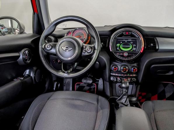 Mini Hatch III (F55/F56) с пробегом 2017 года, цена 1 750 000 рублей, 76993 км, хэтчбек, Автокод Объявления