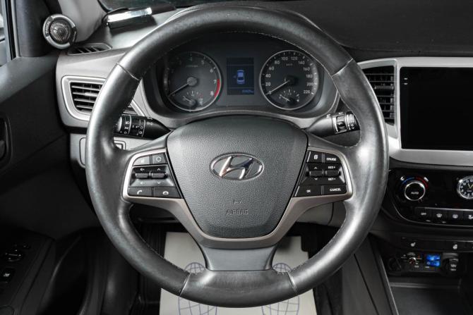 Hyundai Solaris II с пробегом 2017 года, цена 1 559 000 рублей, 80400 км, седан, Автокод Объявления