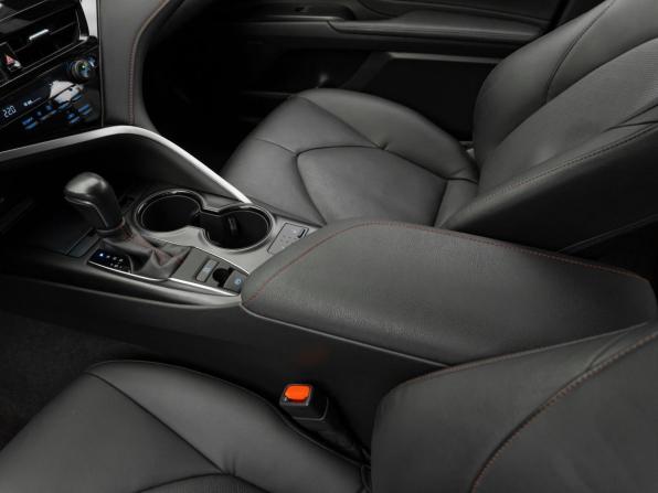 Toyota Camry VIII (XV70) Рестайлинг с пробегом 2021 года, цена 3 490 000 рублей, 46727 км, седан, Автокод Объявления