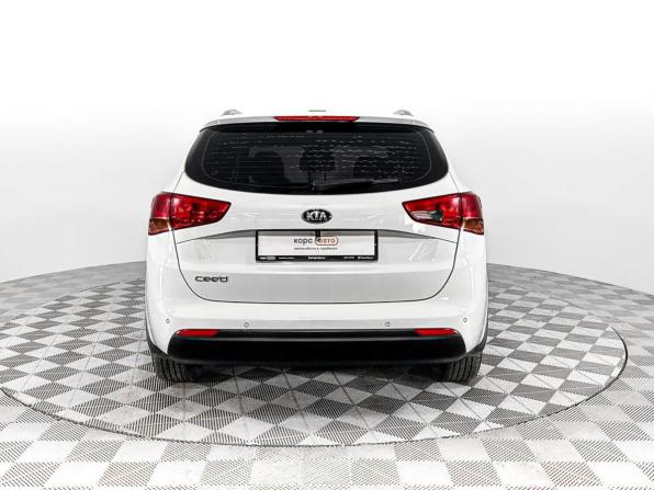 Kia Ceed II Рестайлинг с пробегом 2017 года, цена 1 329 100 рублей, 122742 км, универсал, Автокод Объявления