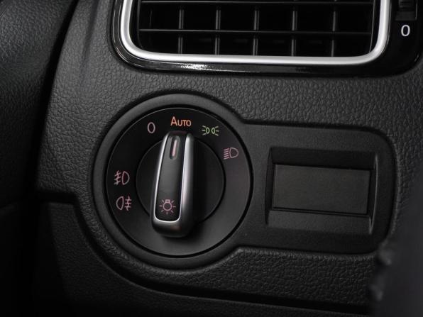 Volkswagen Polo V Рестайлинг с пробегом 2016 года, цена 1 113 000 рублей, 215108 км, седан, Автокод Объявления
