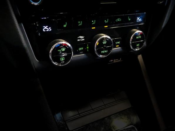 Skoda Octavia III (A7) Рестайлинг с пробегом 2018 года, цена 1 775 000 рублей, 108699 км, лифтбек, Автокод Объявления