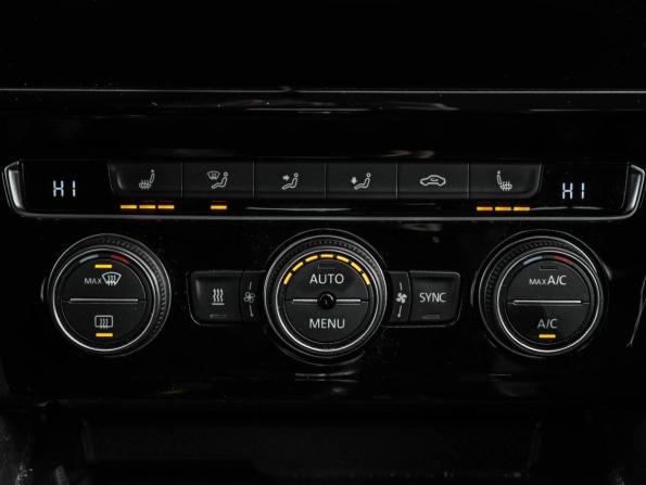 Volkswagen Passat B8 Рестайлинг с пробегом 2020 года, цена 2 199 000 рублей, 117019 км, седан, Автокод Объявления