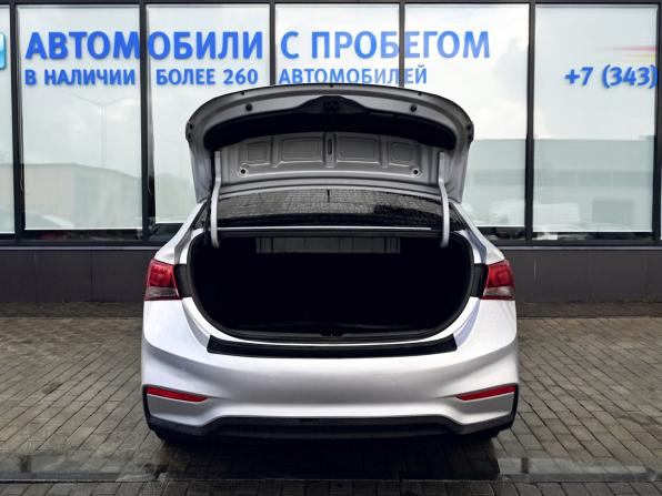 Hyundai Solaris II с пробегом 2018 года, цена 1 315 000 рублей, 135452 км, седан, Автокод Объявления