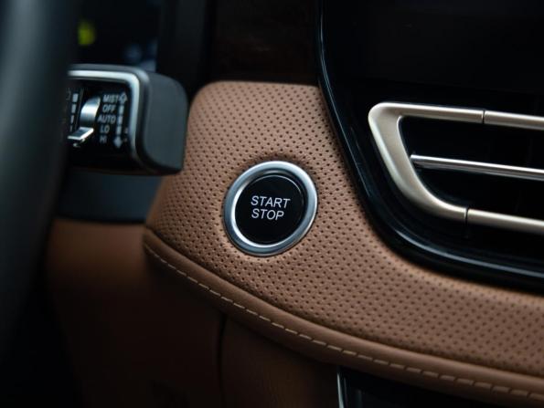 Hongqi HQ9 с пробегом 2022 года, цена 3 599 000 рублей, 112351 км, минивэн, Автокод Объявления