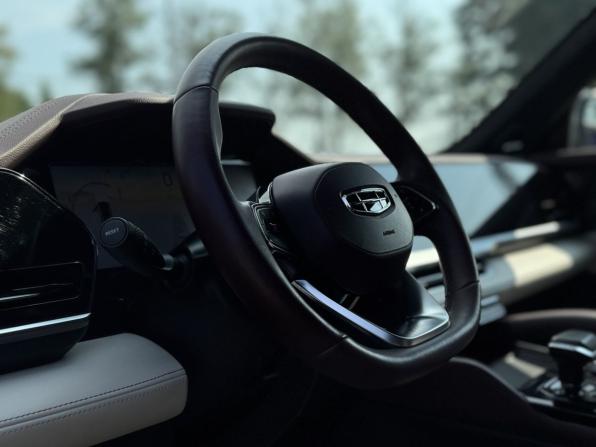 Geely Monjaro I с пробегом 2023 года, цена 2 550 000 рублей, 127122 км, внедорожник, Автокод Объявления