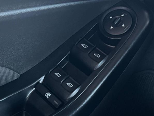 Ford Fiesta Mk6 Рестайлинг с пробегом 2015 года, цена 950 000 рублей, 72300 км, седан, Автокод Объявления