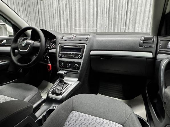 Skoda Octavia II (A5) Рестайлинг с пробегом 2012 года, цена 900 000 рублей, 239983 км, лифтбек, Автокод Объявления