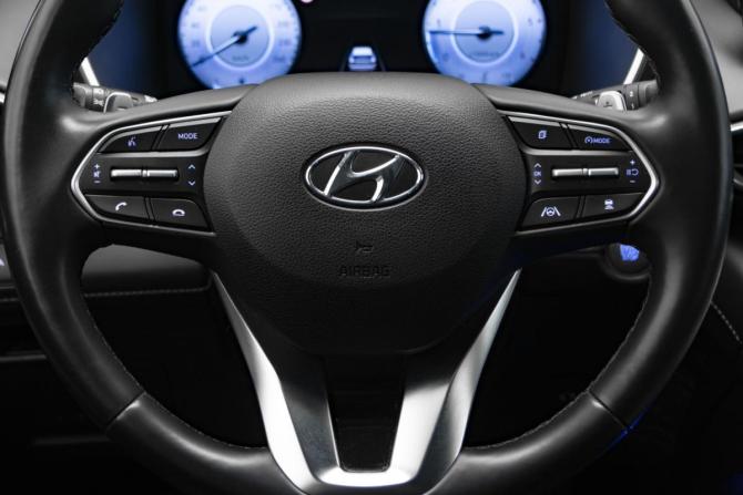 Hyundai Santa Fe IV Рестайлинг с пробегом 2022 года, цена 3 995 000 рублей, 67556 км, внедорожник, Автокод Объявления