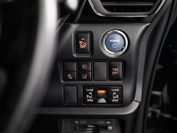 Toyota Voxy III (R80) Рестайлинг с пробегом 2018 года, цена 2 200 000 рублей, 101715 км, минивэн, Автокод Объявления