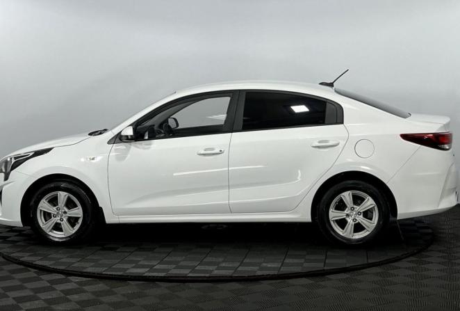 Kia Rio IV Рестайлинг с пробегом 2021 года, цена 1 670 000 рублей, 74355 км, седан, Автокод Объявления