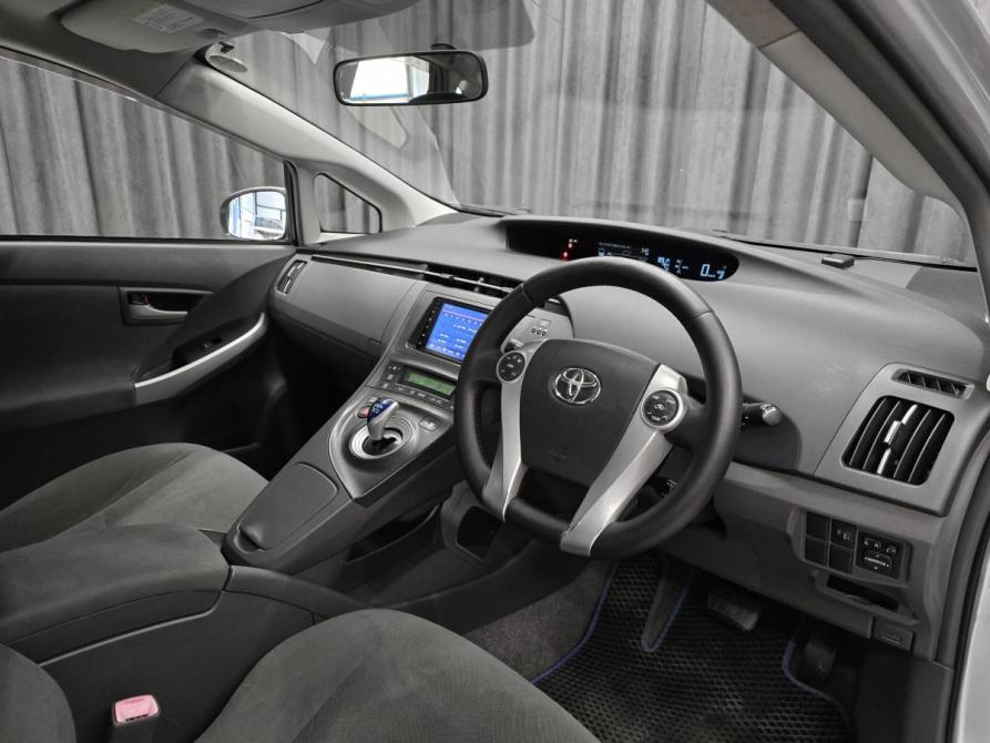 Toyota Prius III (XW30) Красноярск  - изображение 11