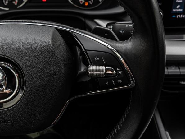 Skoda Octavia IV (A8) с пробегом 2021 года, цена 2 270 000 рублей, 124022 км, лифтбек, Автокод Объявления