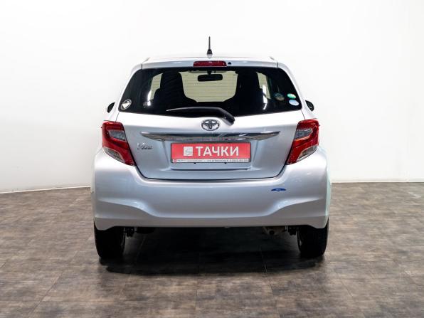 Toyota Vitz III (XP130) Рестайлинг с пробегом 2016 года, цена 900 000 рублей, 26500 км, хэтчбек, Автокод Объявления