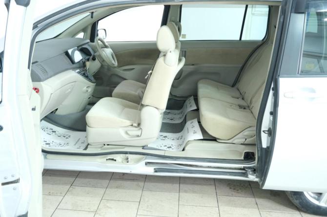 Toyota ISis I Рестайлинг с пробегом 2012 года, цена 1 249 000 рублей, 156000 км, компактвэн, Автокод Объявления