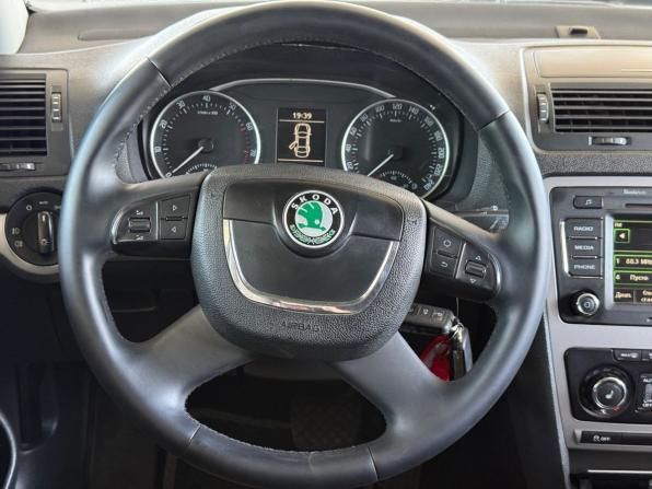 Skoda Octavia II (A5) Рестайлинг с пробегом 2011 года, цена 817 000 рублей, 198885 км, лифтбек, Автокод Объявления