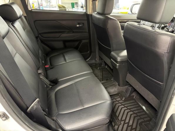 Mitsubishi Outlander III Рестайлинг 2 с пробегом 2016 года, цена 1 988 000 рублей, 116000 км, внедорожник, Автокод Объявления