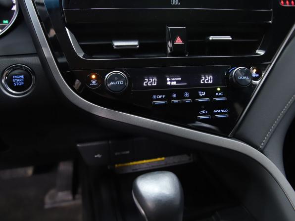 Toyota Camry VIII (XV70) Рестайлинг с пробегом 2021 года, цена 3 250 000 рублей, 155267 км, седан, Автокод Объявления