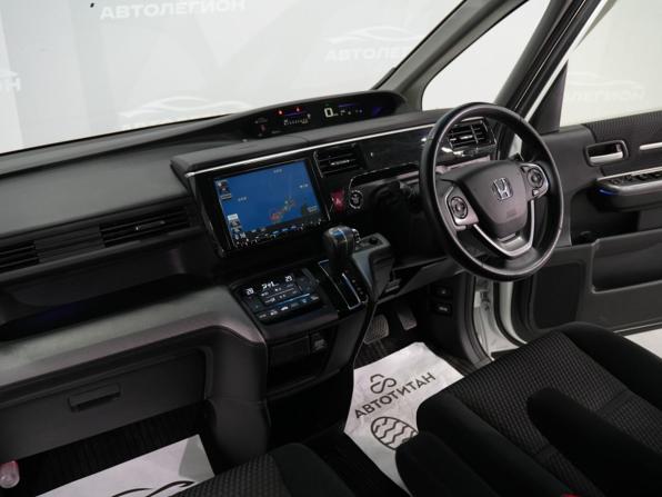 Honda Stepwgn V с пробегом 2015 года, цена 1 890 000 рублей, 92900 км, минивэн, Автокод Объявления