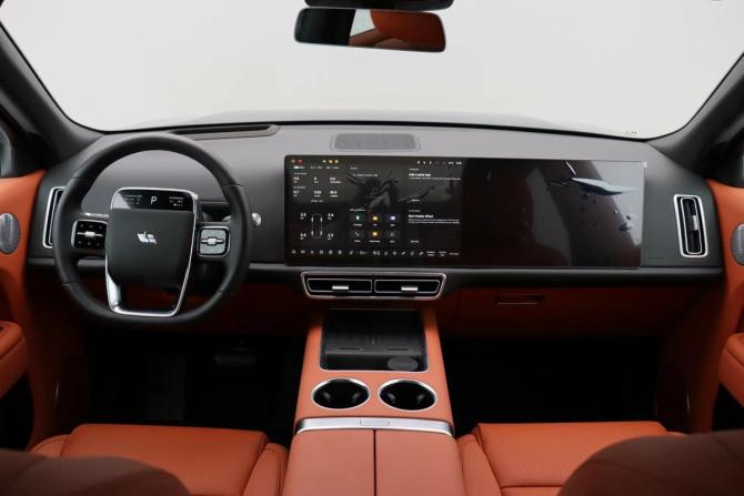 Li Auto (Lixiang) L9 I Рестайлинг с пробегом 2025 года, цена 9 490 000 рублей, 5 км, внедорожник, Автокод Объявления