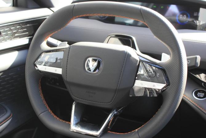 Новый Changan UNI-V I 2024 года, цена 3 329 900 рублей, лифтбек, Автокод Объявления