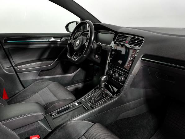 Volkswagen Golf R VII Рестайлинг с пробегом 2019 года, цена 2 950 000 рублей, 128354 км, хэтчбек, Автокод Объявления