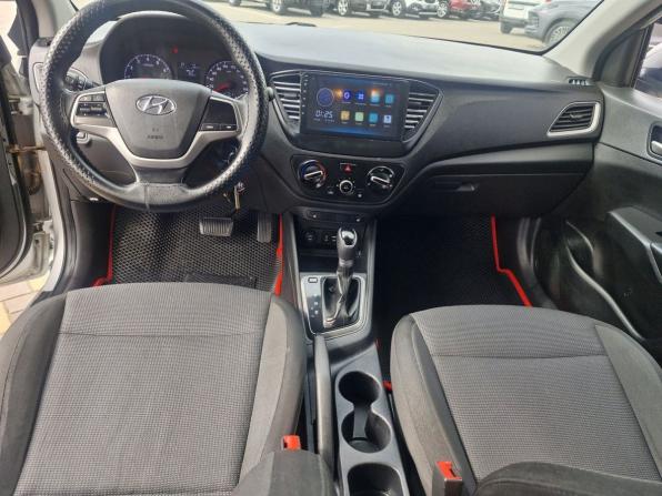 Hyundai Solaris II с пробегом 2017 года, цена 982 500 рублей, 158000 км, седан, Автокод Объявления
