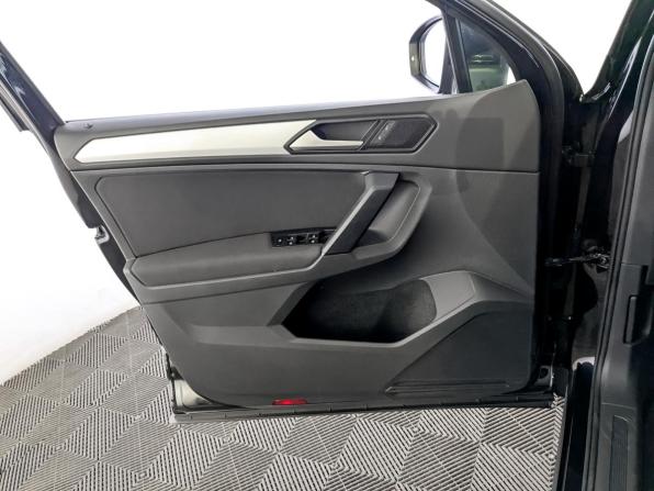 Volkswagen Tiguan II Рестайлинг с пробегом 2021 года, цена 3 150 000 рублей, 72227 км, внедорожник, Автокод Объявления