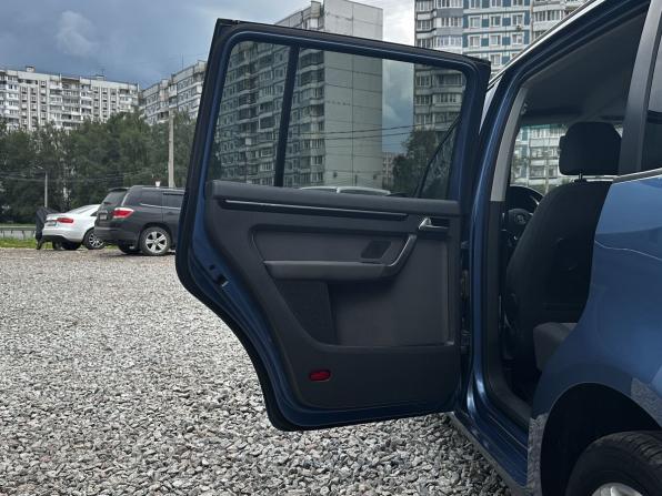 Volkswagen Touran I Рестайлинг 2 с пробегом 2010 года, цена 999 000 рублей, 236516 км, компактвэн, Автокод Объявления