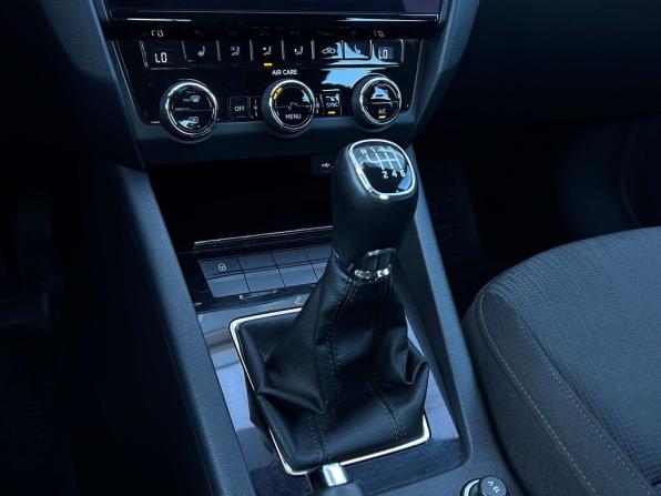 Skoda Octavia III (A7) Рестайлинг с пробегом 2017 года, цена 1 468 700 рублей, 184423 км, лифтбек, Автокод Объявления