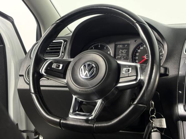 Volkswagen Polo V Рестайлинг с пробегом 2019 года, цена 1 385 000 рублей, 95496 км, седан, Автокод Объявления