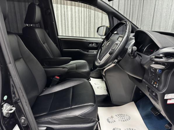 Toyota Esquire I с пробегом 2016 года, цена 1 750 000 рублей, 251872 км, минивэн, Автокод Объявления