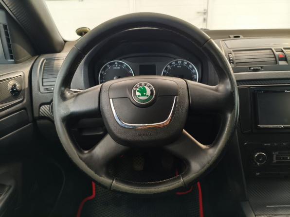 Skoda Octavia II (A5) Рестайлинг с пробегом 2012 года, цена 750 000 рублей, 178000 км, лифтбек, Автокод Объявления