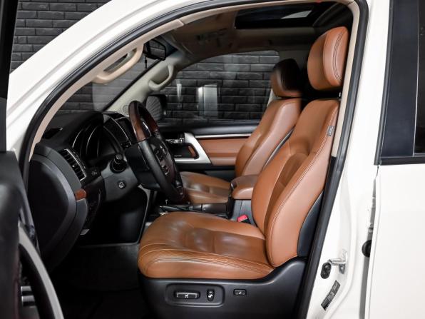 Toyota Land Cruiser 200 Series Рестайлинг 1 с пробегом 2015 года, цена 4 370 000 рублей, 180099 км, внедорожник, Автокод Объявления