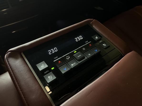 Lexus LX III Рестайлинг 2 с пробегом 2017 года, цена 7 900 000 рублей, 160000 км, внедорожник, Автокод Объявления