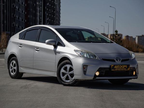 Toyota Prius III Рестайлинг (XW30) с пробегом 2013 года, цена 1 335 000 рублей, 297555 км, лифтбек, Автокод Объявления