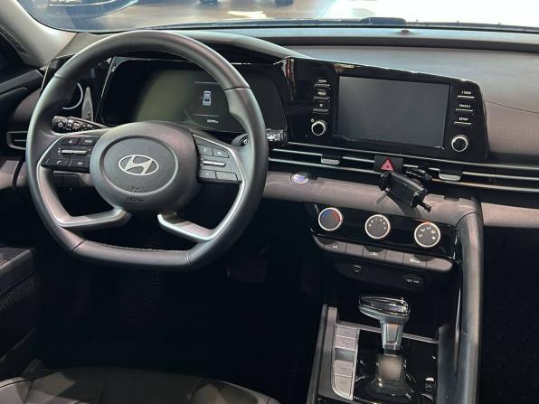 Hyundai Elantra VII (CN7) Рестайлинг с пробегом 2023 года, цена 2 050 000 рублей, 30000 км, седан, Автокод Объявления