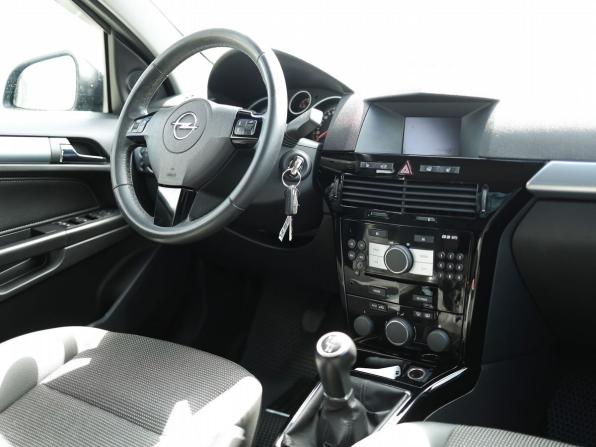 Opel Astra H Рестайлинг с пробегом 2013 года, цена 659 000 рублей, 253000 км, седан, Автокод Объявления