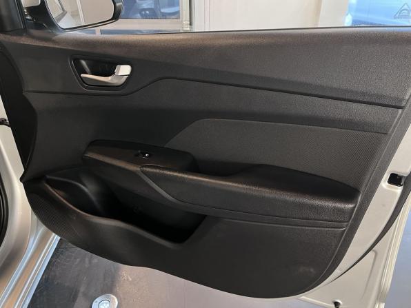 Hyundai Solaris II с пробегом 2017 года, цена 1 270 000 рублей, 131776 км, седан, Автокод Объявления