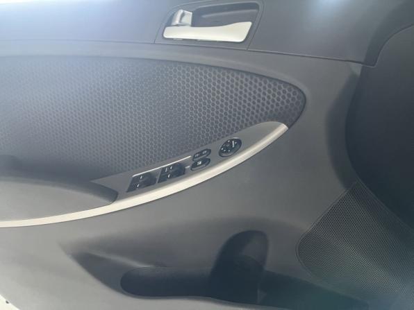 Hyundai Solaris I Рестайлинг с пробегом 2014 года, цена 950 000 рублей, 129484 км, хэтчбек, Автокод Объявления